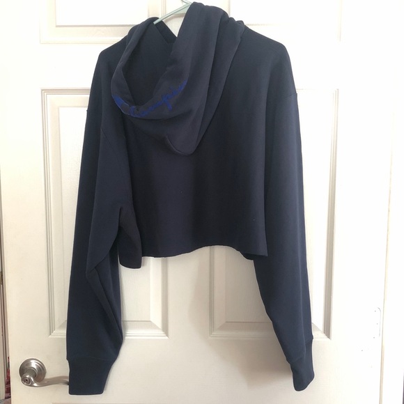 CHAMPION REVERSE WEAVE ARM SCRIPT CROP HOODIE - Picture 7 of 9